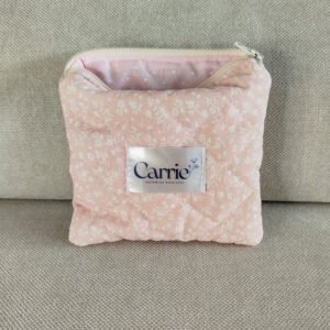 Bolsa rosa com flores